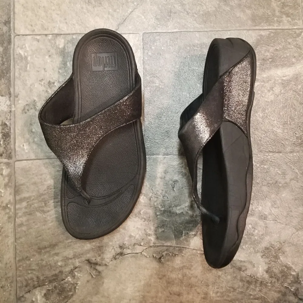 Fitflop Lulu Shimmer Black Silver Microwobbleboard Wedge Thong Sandals Woman's 8